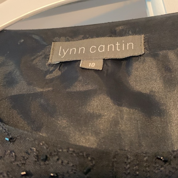 Elegant Lynn Cantin (size10) suit - sleeveless embroidered top & cropped pants. - Picture 4 of 7